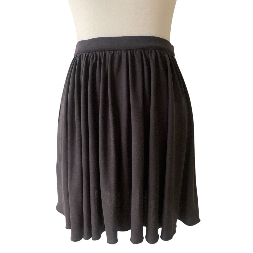 NWT! UO Dark Grey High Waisted Skater Skirt in size medium